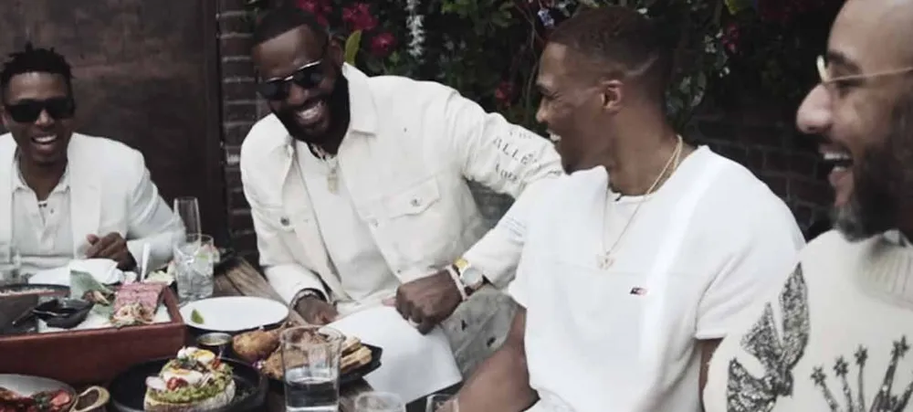 Russell Westbrook e LeBron James aparecem em clipe de rapper curtindo a vida