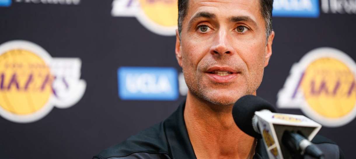 Lakers tem um tesouro cobiçado por todos na NBA para fechar uma troca