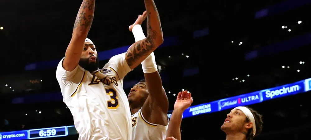 LeBron James e Austin Reaves rasgam elogios à Anthony Davis após vitória do Lakers