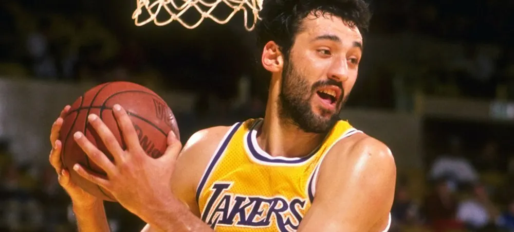 Divac pensou em se aposentar ao saber de troca por Kobe