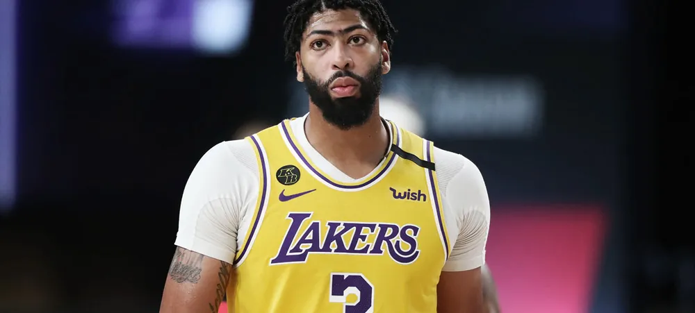 Anthony Davis opta por recusar seu atual contrato com o Lakers