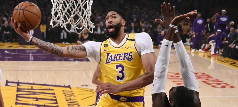 Lakers vence Suns com show de Davis e Rondo