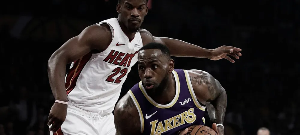 LeBron James faz história e Lakers vence Heat em Los Angeles