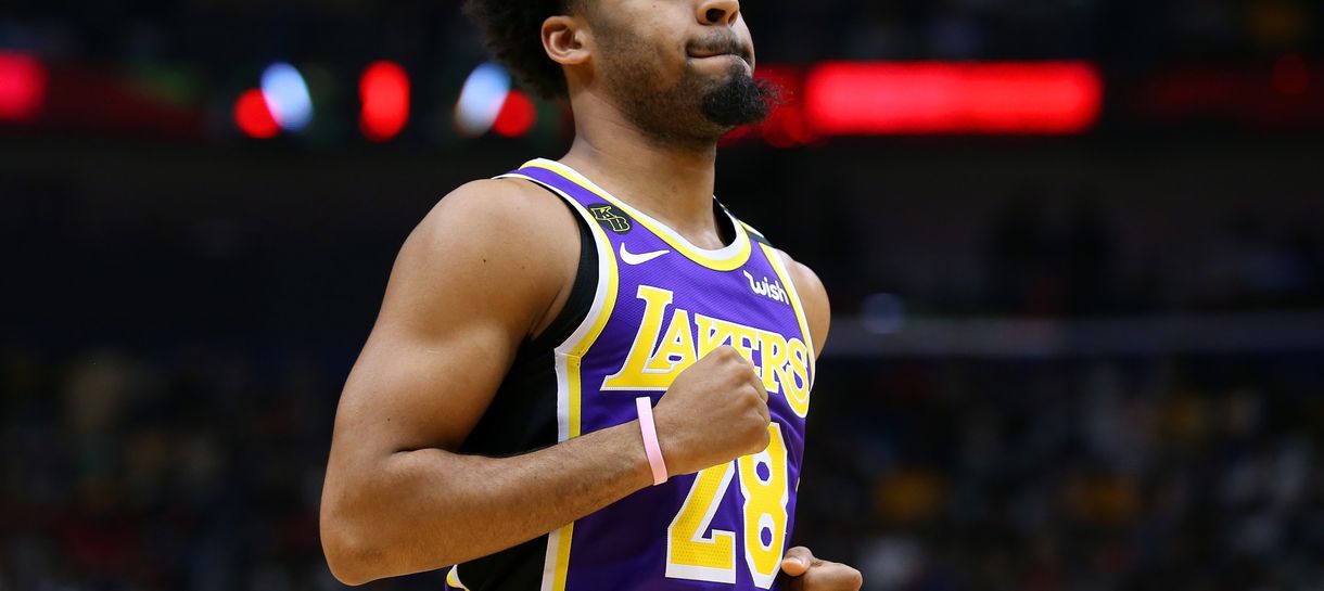 NBA: Lakers dispensa veterano e abre espaço para negociações