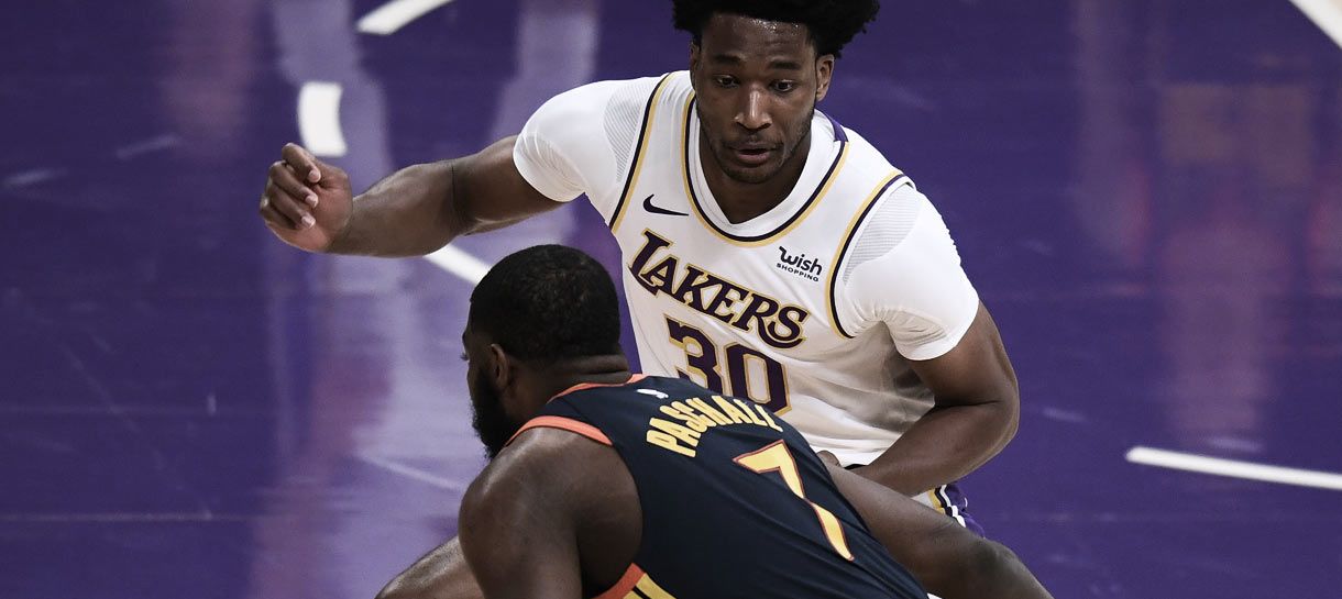 Lakers anuncia contusão de Damian Jones após grande jogo