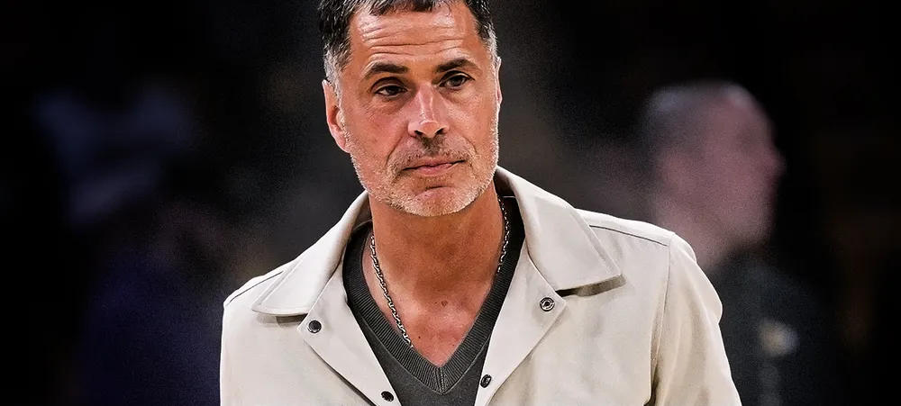 A pergunta que fez Rob Pelinka perder a linha e admitir falha no Lakers