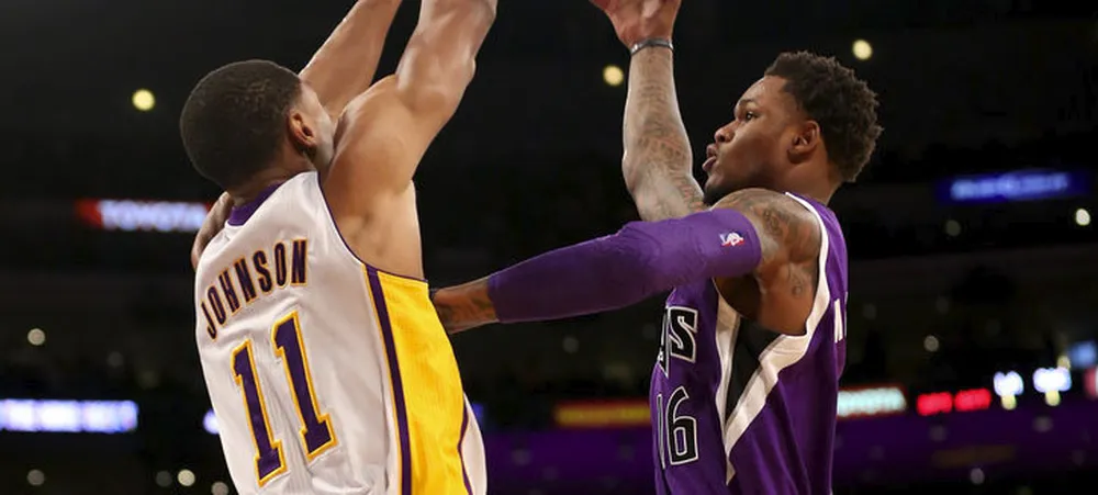 Lakers fecha pré temporada contra o Kings