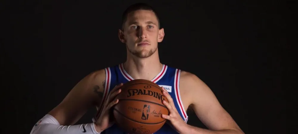 Lakers fecha troca com Clippers no último dia para negociações