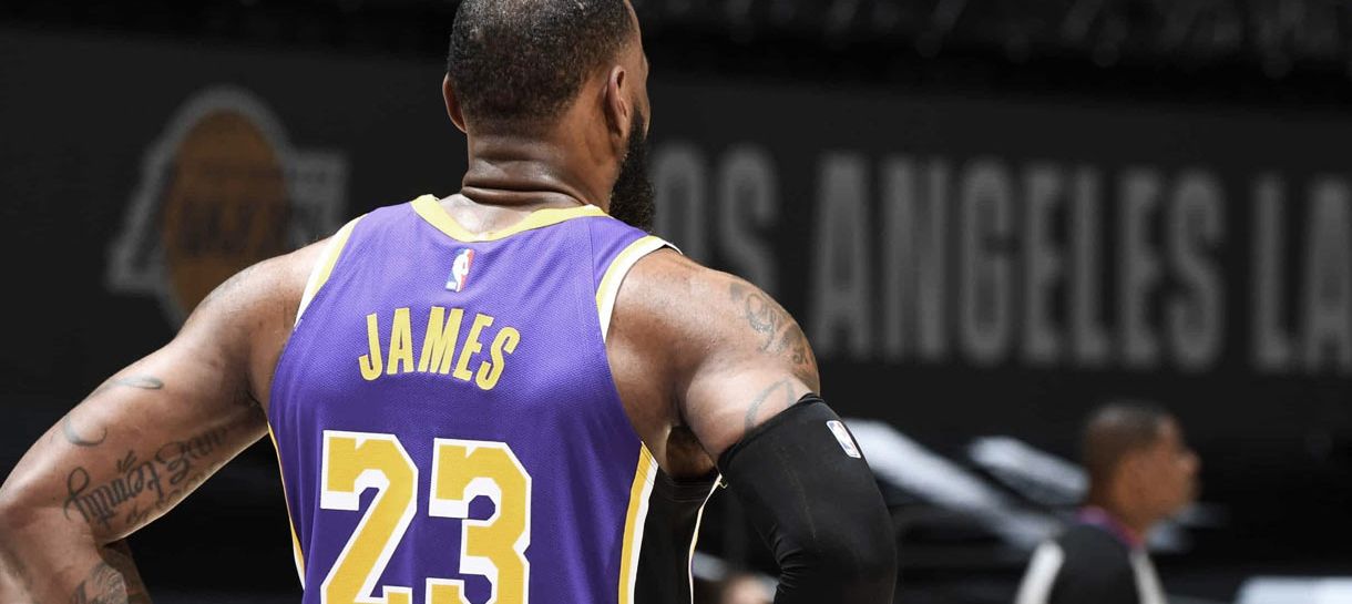 NBA: LeBron fala sobre lesão que pode deixar Davis de fora do Lakers