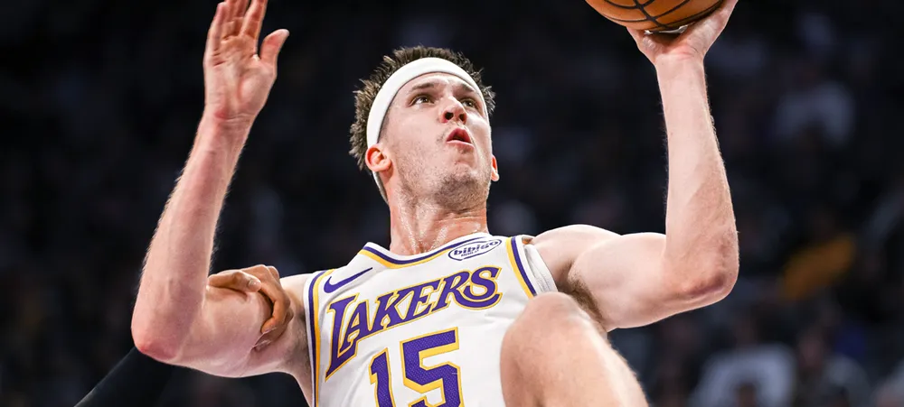 Sem Luka e LeBron, Reaves faz 51 pontos em vitória do Lakers sobre o Kings