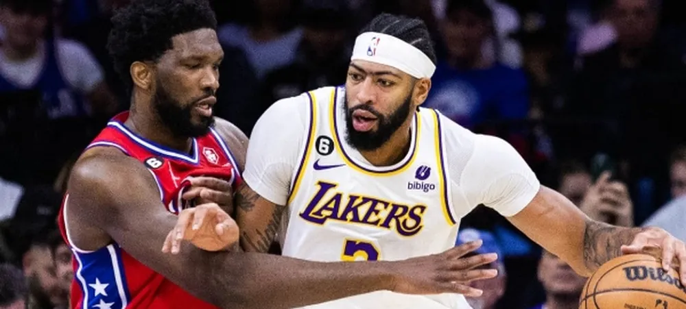 Lakers x Sixers: onde assistir ao vivo o duelo entre Davis e Embiid