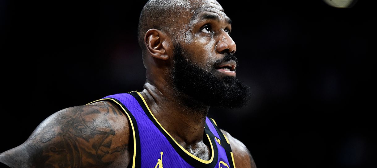 LeBron James se emociona com o retorno de Anthony Davis a Los Angeles