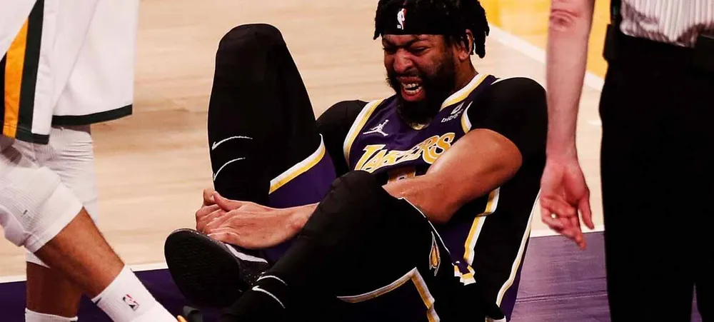 NBA: Anthony Davis sofre lesão muito feia em vitória do Lakers
