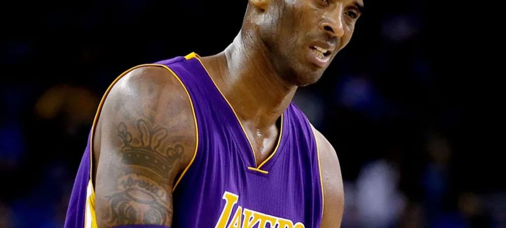 Kobe vai mal e Lakers perde terceira consecutiva