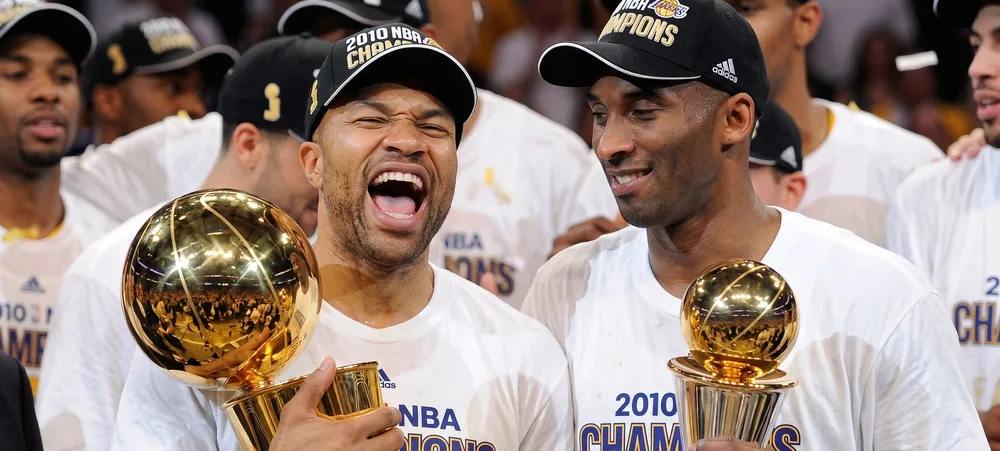 Derek Fisher defende LeBron em lista que colocou os dois em lados opostos