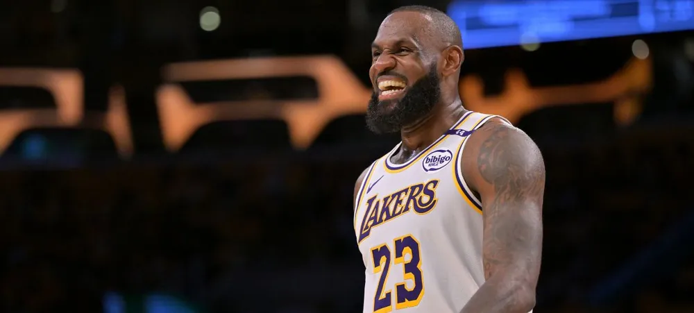 LeBron James é eleito maior jogador do século em novo ranking