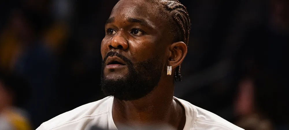 Lakers vence em Utah, mas acende alerta com situação de Ayton