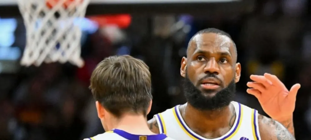 Rumores do Lakers: O que a diretoria esta pensando em fazer até o prazo final de trocas?