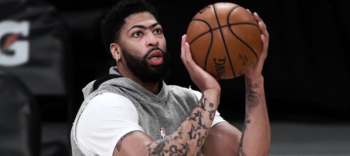 NBA: Frank Vogel não dá previsão otimista de retorno de Anthony Davis ao Lakers