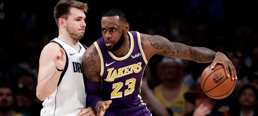 Lakers vence o Mavs com aperto no Staples Center