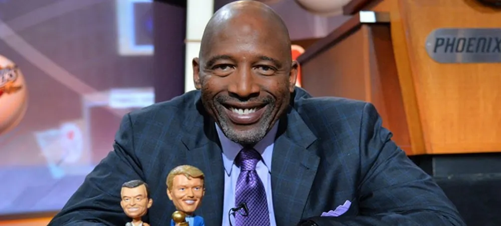 Worthy acredita em time defensivo e Kobe em alto nível