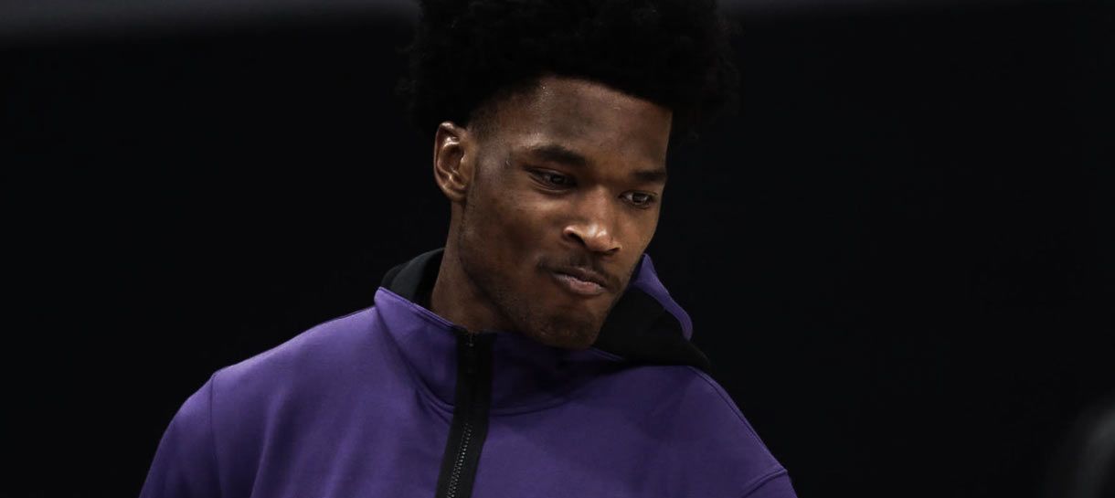 NBA: Lakers assina com jovem pivô bi-campeão pelo Warriors