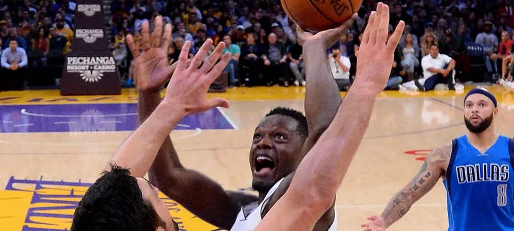 Randle brilha mas Lakers perde para Mavs