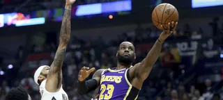 Lakers bate Pelicans após grande duelo entre LeBron e Zion