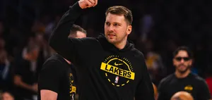 Lakers está de olho em antigo companheiro de Luka Doncic no Mavs