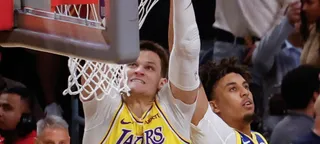 O que mudou no Lakers depois do intervalo no clássico