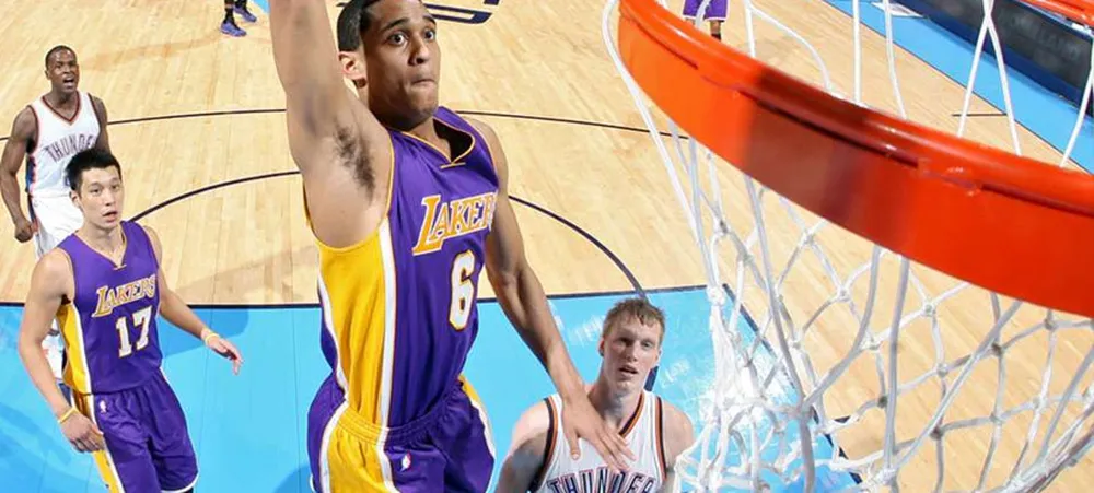 Clarkson é o calouro do mês no oeste!