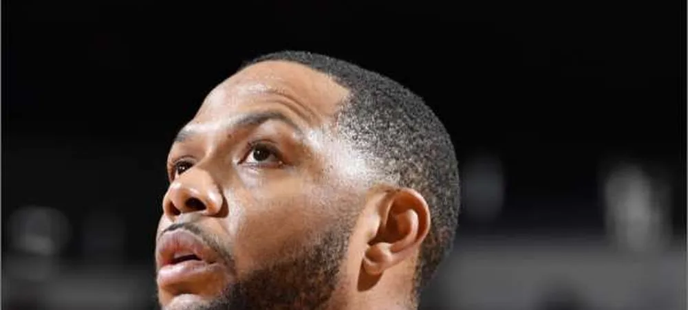 NBA: Lakers de olho em dois jogadores antes do fim do prazo de trocas