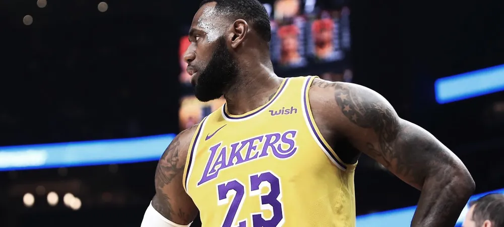 Ex-Laker sai em defesa de LeBron James contra a NBA