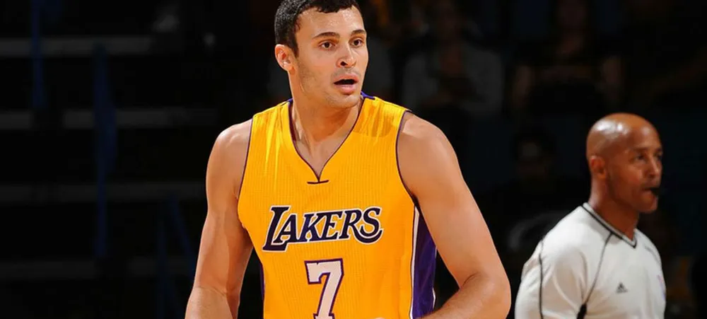 [Video] Nance enterra por cima de Ezeli