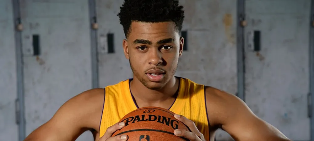 Russell sente o pé durante treino