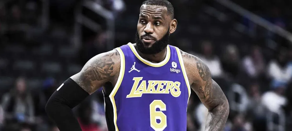 NBA se posiciona sobre torcedores expulsos em incidente com LeBron James