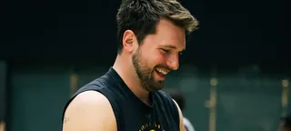 Luka Doncic e Austin Reaves voltam a treinar com o Lakers
