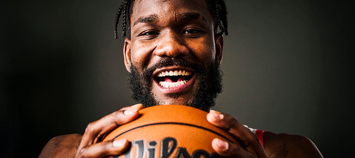 Deandre Ayton pode ser a grande chance do Lakers para reforçar o garrafão