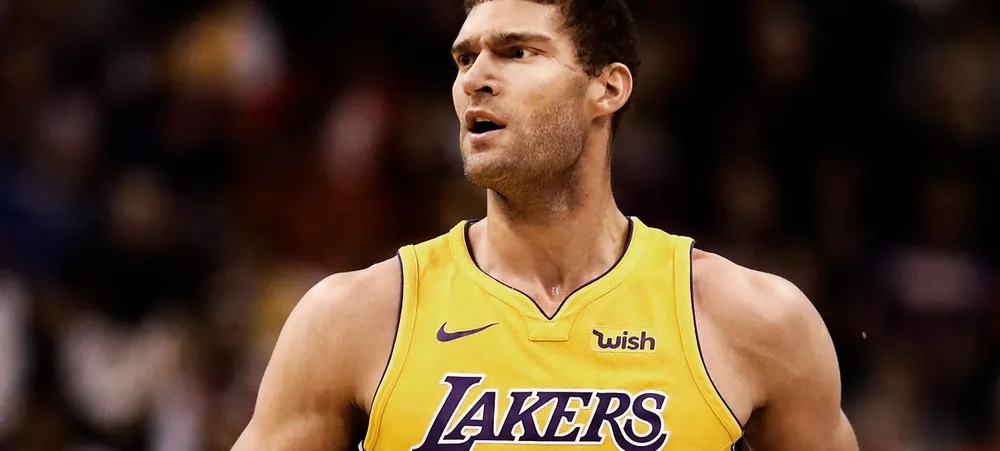 Lesionado, Brook Lopez desfalca o Lakers por pelo menos 3 semanas