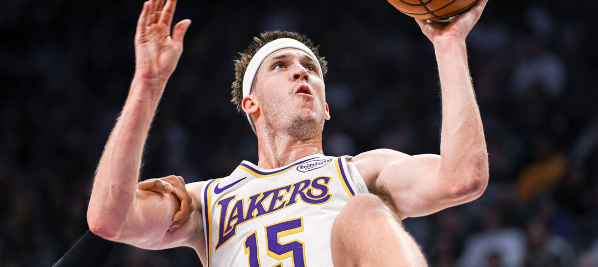 Sem Luka e LeBron, Reaves faz 51 pontos em vitória do Lakers sobre o Kings