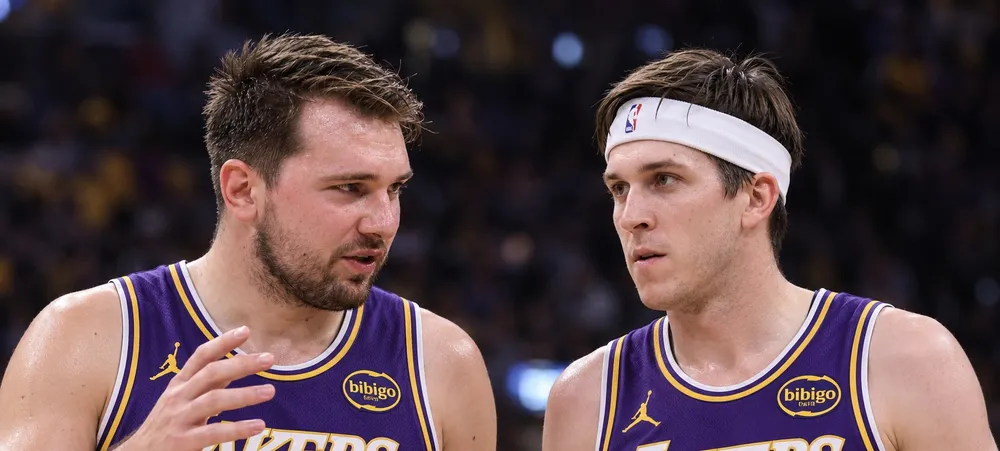 Doncic e Reaves vão disputar a bola que LeBron deixou