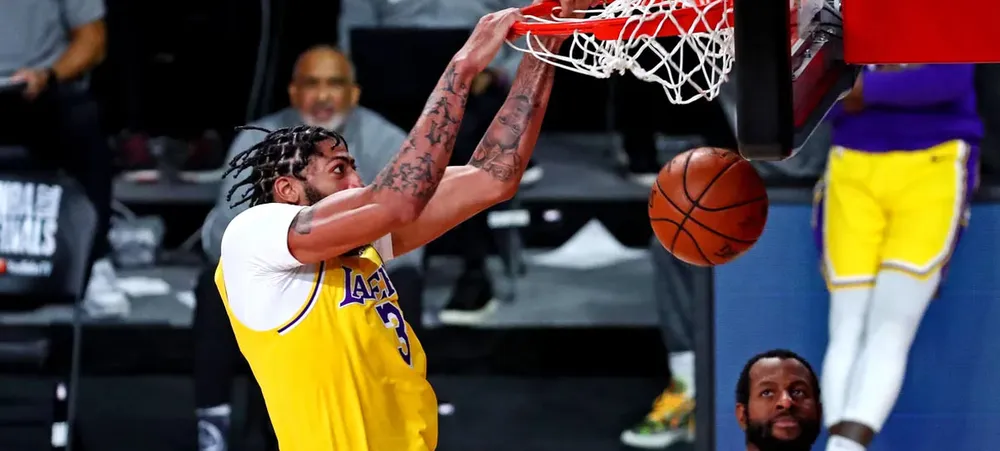 Lakers vence e fica a uma vitória do título da NBA