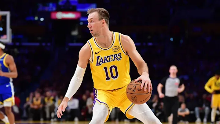 Luke Kennard em ação no Lakers.