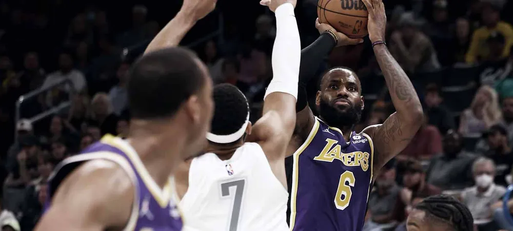 NBA: Mesmo sem Davis e com grande partida de LeBron, Lakers vence Thunder com facilidade