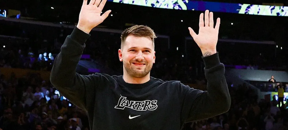 Luka Doncic causa histeria na torcida do Lakers em apresentação