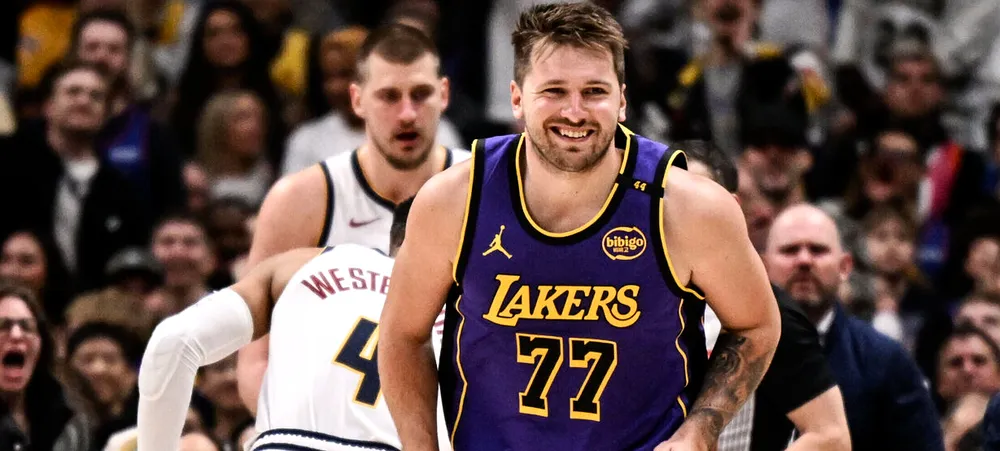 O encontro de Luka Doncic e Nikola Jokic no final da grande vitória do Lakers
