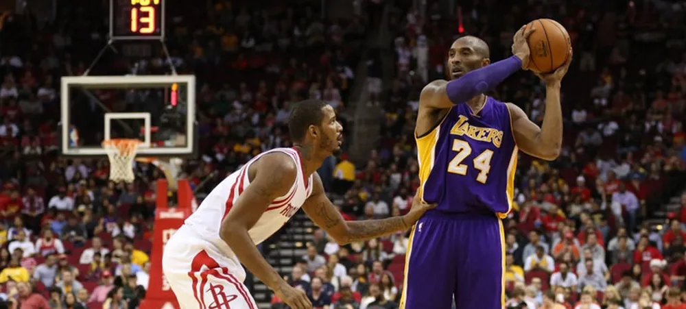 Kobe brilha, mas Lakers perde para Rockets