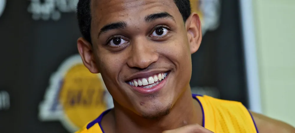 Jordan Clarkson oficializa seu novo contrato no Lakers