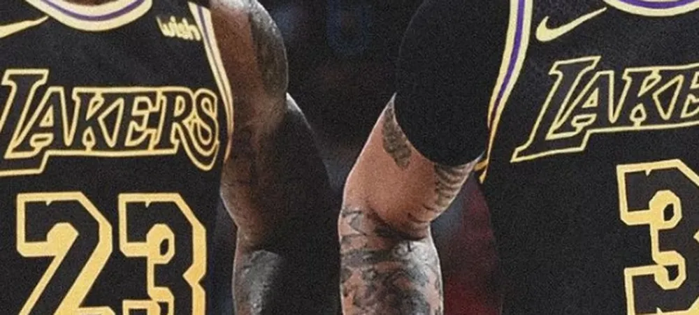 NBA: Lakers volta com uniforme Black Mamba em homenagem a Kobe Bryant