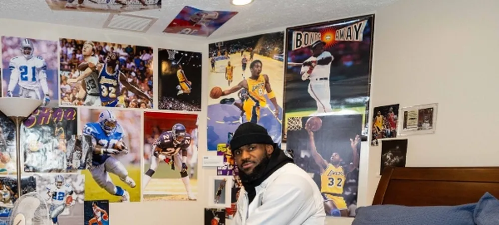 LeBron James visita seu recente inaugurado museu sobre sua carreira